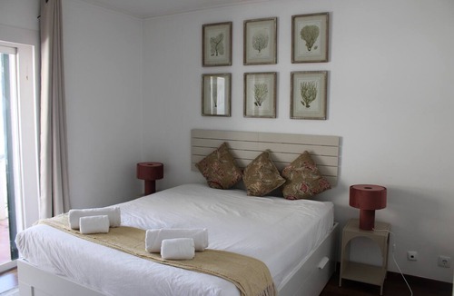 Cascais Apartment | Apartment 'Cascais Bay Terrace V' with Sea View, Wi-Fi and Air Conditioning
