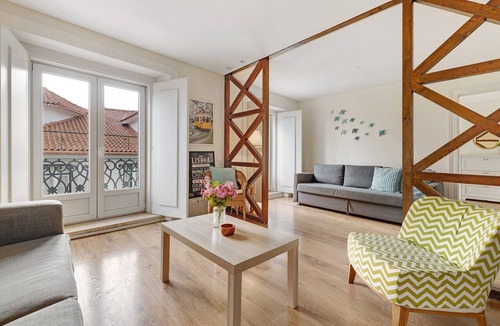 Santo Estevao Apartment | Apartment 'Central Com Vista Rio' with Wi-Fi