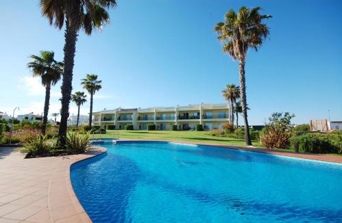 Sesmarias Apartment | Apartment Coelha Beach - Pool - Free Wi-Fi - Air Con