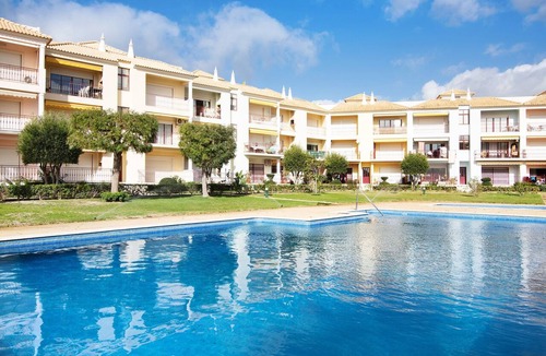 Quarteira Apartment | Apartment "Columbus Beach" with Sea View, Shared Pool & Wi-Fi