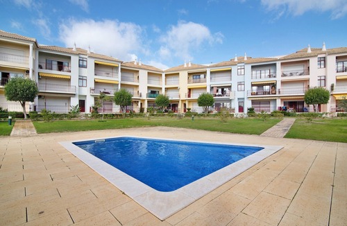Quarteira Apartment | Apartment "Columbus Beach" with Sea View, Shared Pool & Wi-Fi