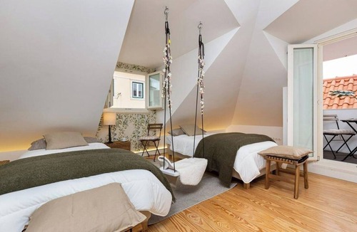 Santo Estevao Apartment | Apartment Downtown Lisbon 3 Bedrooms Balcony
