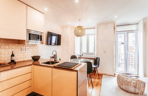 Linda-a-Velha Apartment | Apartment in Ajuda for a Couple