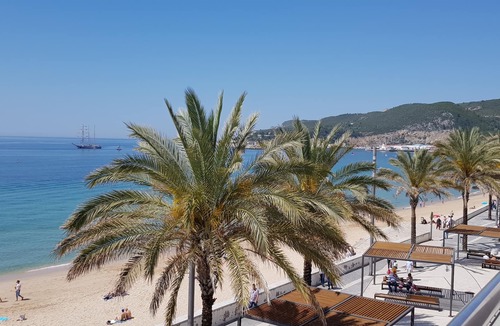 Santiago Apartment | Apartment in Sesimbra in 1st line of beach, facing the sea and central