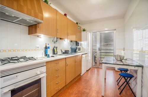 Portimao Apartment | Apartment 'Los Hermanos' with Balcony and Wi-Fi