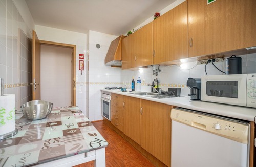 Portimao Apartment | Apartment 'Los Hermanos' with Balcony and Wi-Fi