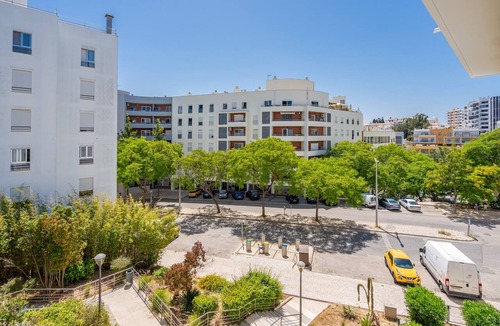 Portimao Apartment | Apartment 'Los Hermanos' with Balcony and Wi-Fi