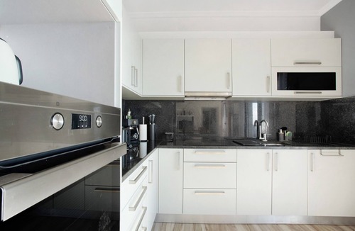 Lombo do Doutor Apartment | Apartment 'Morning Glory' with Sea View, Shared Pool and Wi-Fi