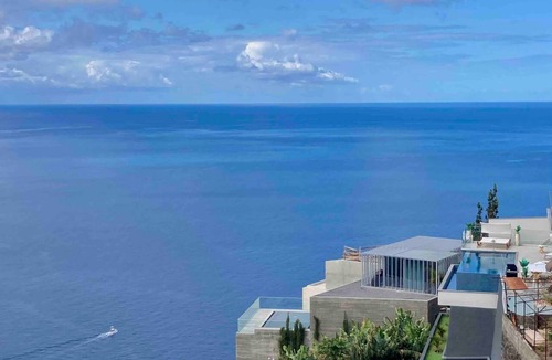 Lombo do Doutor Apartment | Apartment 'Morning Glory' with Sea View, Shared Pool and Wi-Fi