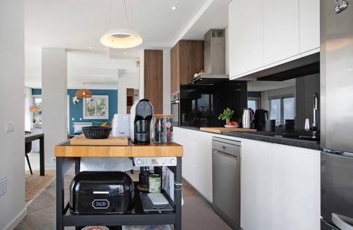 Nazare Apartment | Apartment 'Nazaré Dream View' with Sea View, Shared Pool and Wi-Fi
