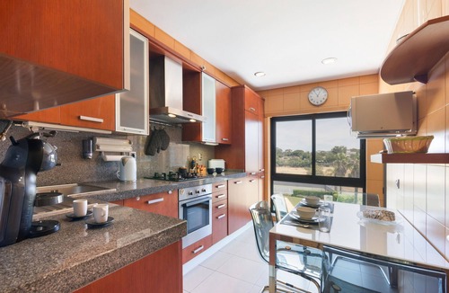 Quarteira Apartment | Apartment 'Parque Atlântico' with Sea View, Wi-Fi and Air Conditioning