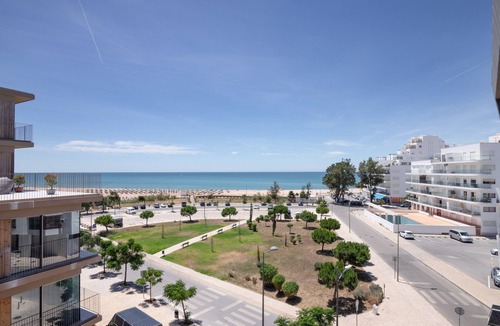 Quarteira Apartment | Apartment 'Parque Atlântico' with Sea View, Wi-Fi and Air Conditioning