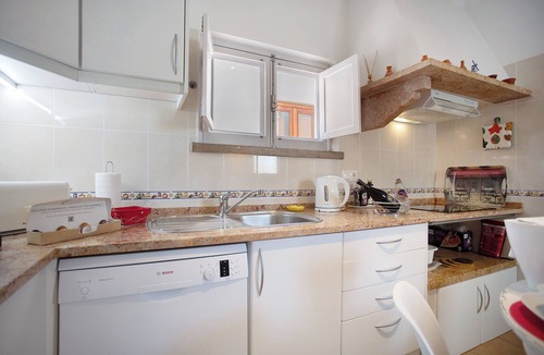 Banzao Apartment | Apartment 'Páteo Da Várzea 4' with Shared Garden and Wi-Fi