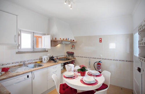 Banzao Apartment | Apartment 'Páteo Da Várzea 4' with Shared Garden and Wi-Fi