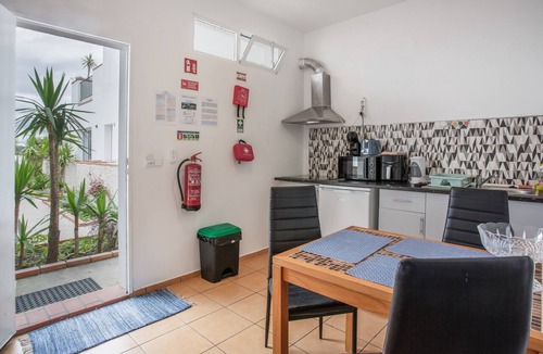 Canico Apartment | Apartment 'Pool View' with Shared Pool, Shared Garden and Wi-Fi