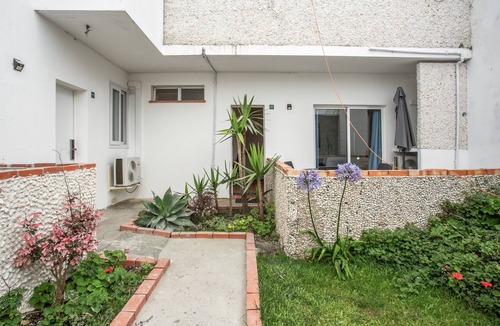 Canico Apartment | Apartment 'Pool View' with Shared Pool, Shared Garden and Wi-Fi