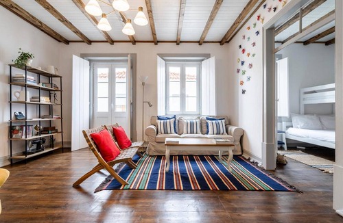 Reguengos de Monsaraz Apartment | Apartment 'Dazzling House Alentejo' with Private Terrace, Wi-Fi and Air Conditioning