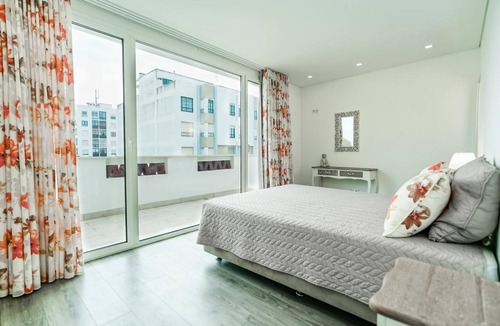 Sao Martinho do Porto Apartment | Apartment 'Casa Dos Terraços T2' with Balcony, Wi-Fi and Air Conditioning