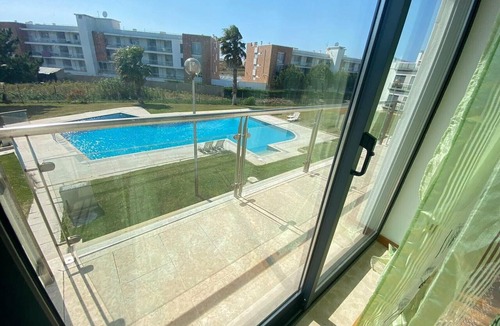 Sao Martinho do Porto Apartment | Apartment 'São Martinho do Porto' with Pool and Garden