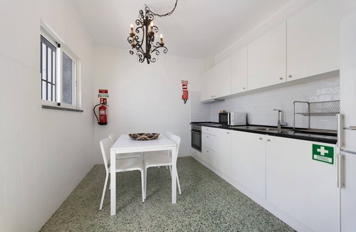 Ferragudo Apartment | Apartment 'Regato' with Private Terrace, Balcony and Wi-Fi