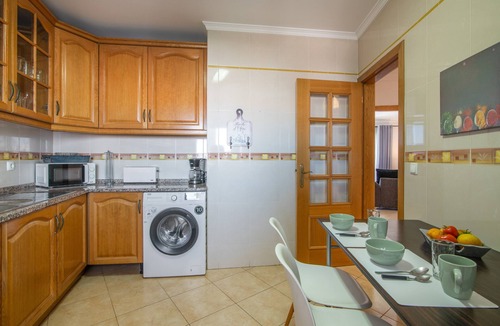 Cavacos Apartment | Apartment 'Rei 3º S' with Balcony, Wi-Fi and Air Conditioning
