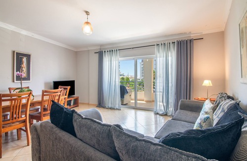 Cavacos Apartment | Apartment 'Rei 3º S' with Balcony, Wi-Fi and Air Conditioning