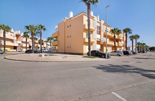 Conceicao e Cabanas de Tavira Apartment | Apartment 'Royal Cabanas Golf 88' with Shared Pool, Shared Garden and Air Conditioning