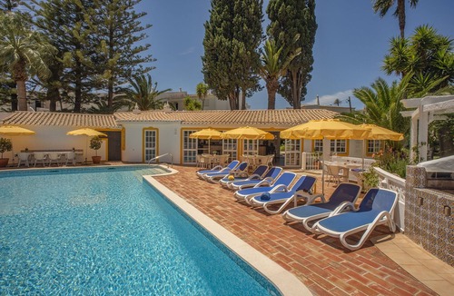 Praia da Luz Apartment | Apartment with Garden View in Luz