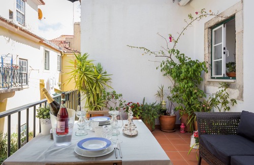Encarnacao Apartment | Apartment with a private terrace in Bairro Alto