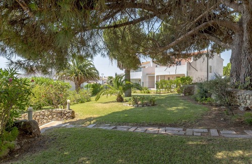 Patio House | Apartment with a terrace and a view of the garden