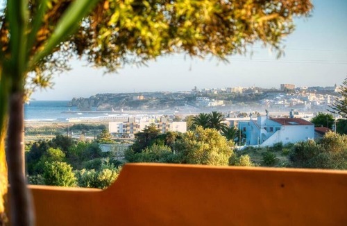 Albardeira Apartment | Apartment with pool and Meia Praia beach access