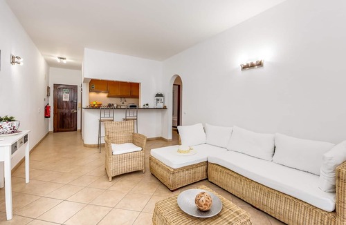 Ameijeira Apartment | Apt. Amanecer, with access to Dona Ana beach