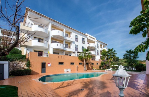 Albardeira Apartment | Apt. Amigas, with access to the communal pool