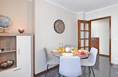 Vila Nova de Gaia Apartment | Arca de Ouro Apartamento Espaçoso by Su e Luís