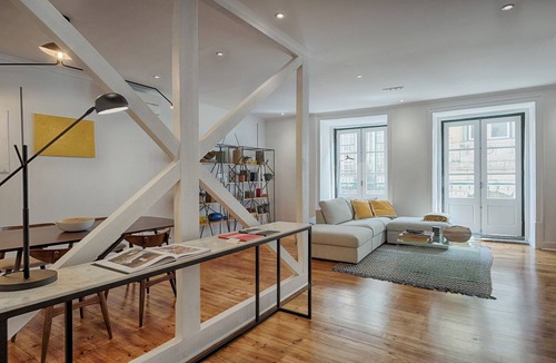 Misericordia Apartment | Architectural Gem in Bica