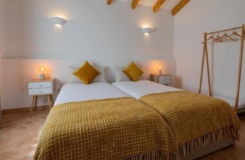 Santiago do Cacem Cottage | Ares do Monte - Rural Tourism - Sunflower Suite (2 Adults + 1 Child)