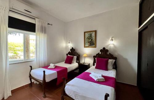 Alporchinhos Apartment | Armação de Pêra Twins 3 by Homing
