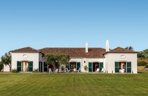 Aldeia de Irmaos Villa | Arrabida Estate near Lisbon with Pool and Vineyard