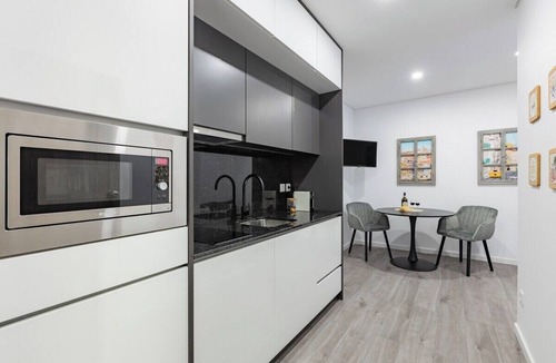 Ramalde Apartment | Arte do Azulejo @ Boavista Executive Studios