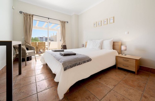 Albardeira Villa | Attractive modern villa [01]