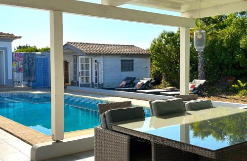 Aljezur House | AumHome Guesthouse