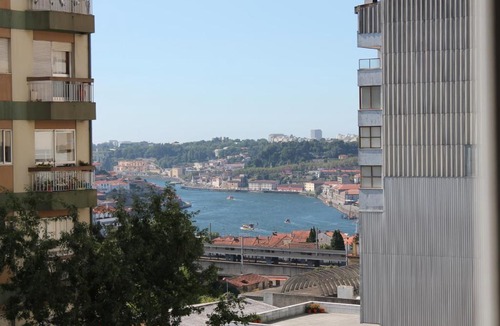 Vila Nova de Gaia Apartment | Avenida: Central, Garage, Metro