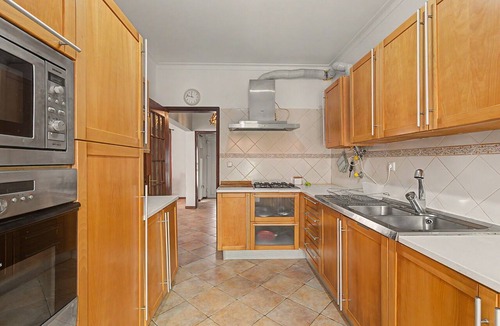 Sao Lourenco House | Azeitão Guest House with Private Terrace, Wi-Fi, and Air Conditioning