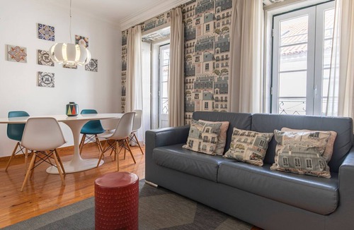 Sacramento Apartment | Baixa 2BDR Duplex w/Balcony by LovelyStay