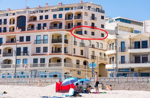 Sesimbra Apartment | Beach House on the golden beach!