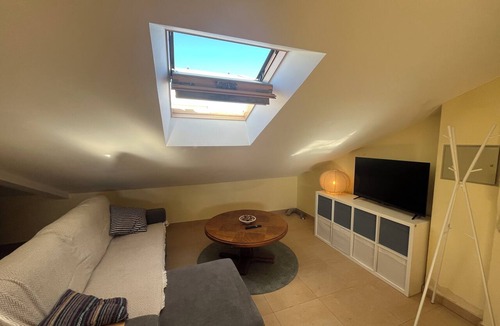 Vila Praia de Ancora Condo | Beachfront loft