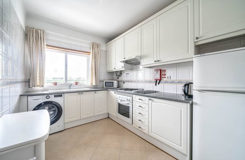 Portimao Apartment | Beautiful 2 Bedroom Apt with Pool View, Oasis Parque, Alvor