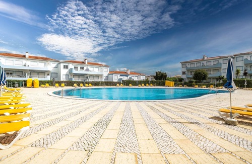 Portimao Apartment | Beautiful 2 Bedroom Apt with Pool View, Oasis Parque, Alvor