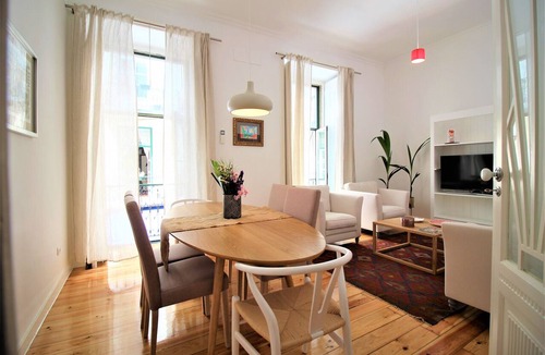 Baixa Apartment | Beautiful 2BR/2BR Apartment w/Elevator in Baixa
