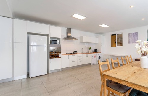 Costa de Caparica House | Beautiful 6 bedroom villa just 200 meters from costa caparica beach.